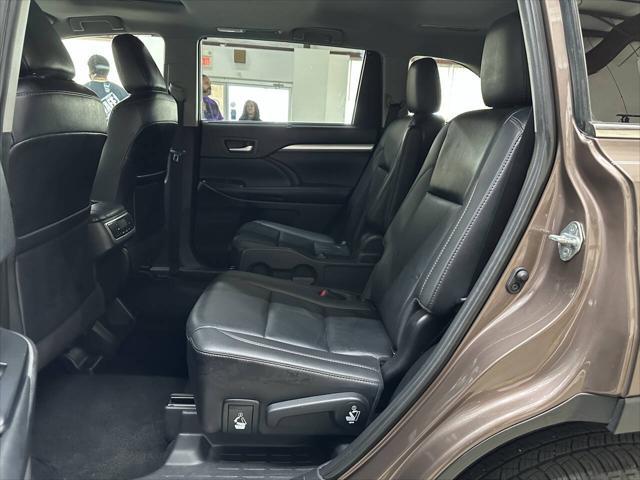 used 2019 Toyota Highlander car, priced at $20,997