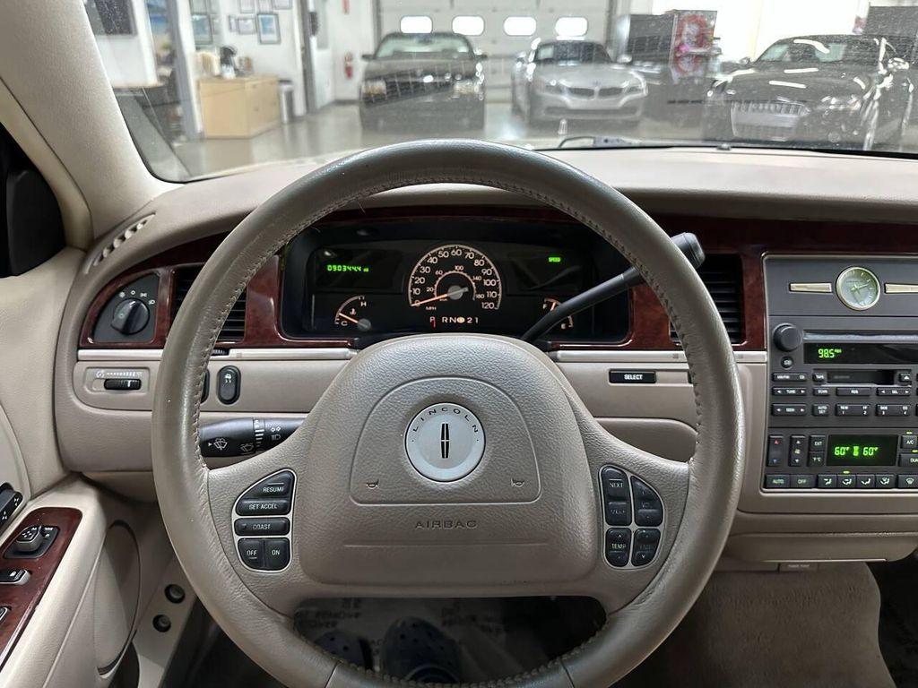 used 2004 Lincoln Town Car car, priced at $10,997