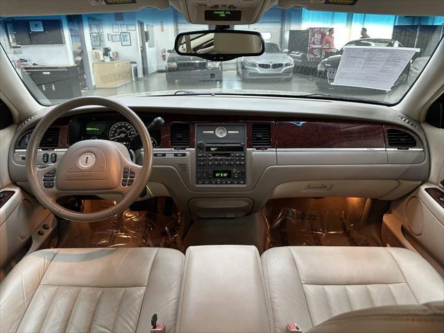 used 2004 Lincoln Town Car car