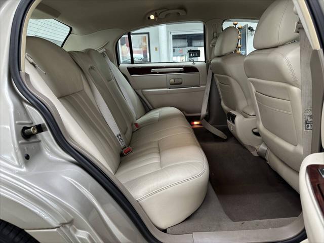 used 2004 Lincoln Town Car car