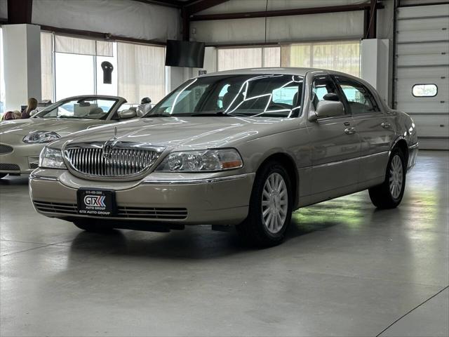 used 2004 Lincoln Town Car car