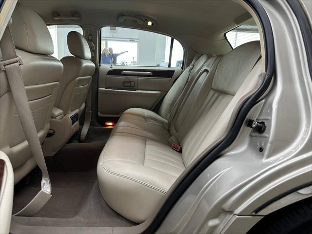 used 2004 Lincoln Town Car car