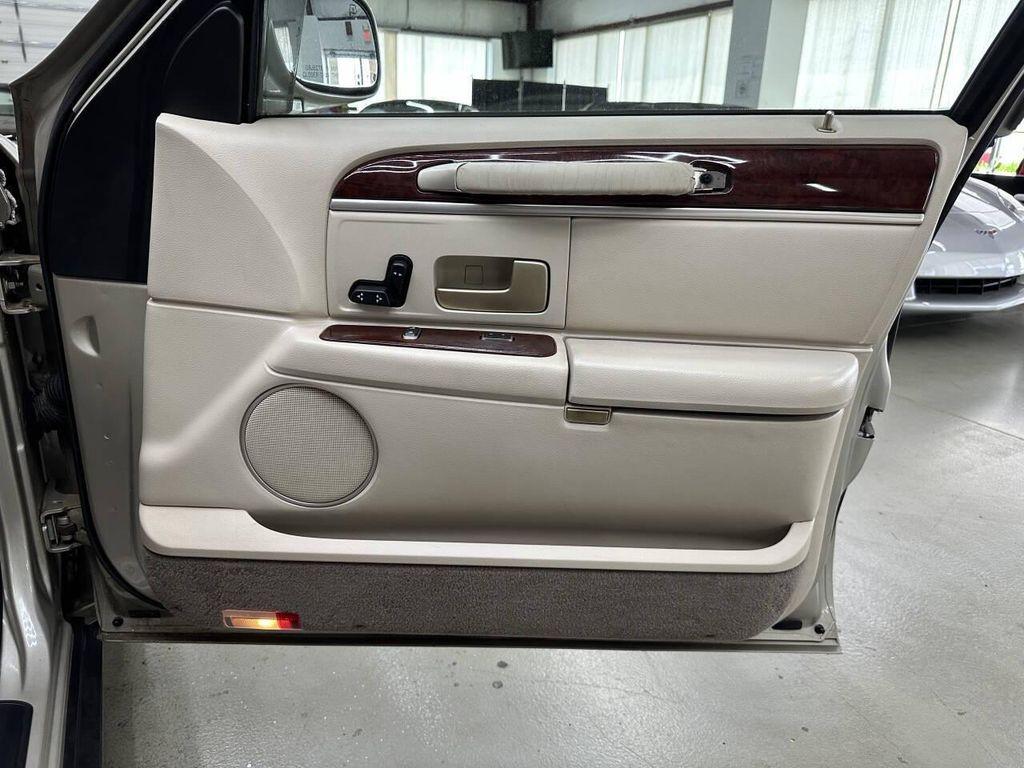 used 2004 Lincoln Town Car car, priced at $10,997