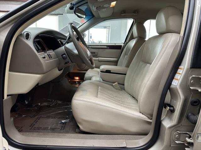 used 2004 Lincoln Town Car car