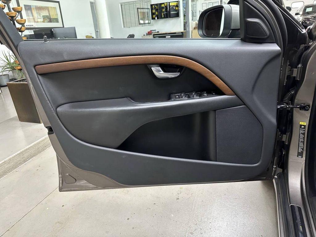 used 2009 Volvo S80 car, priced at $8,497