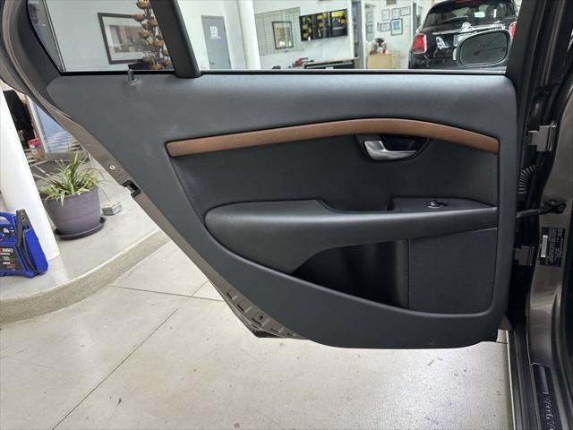used 2009 Volvo S80 car, priced at $8,850