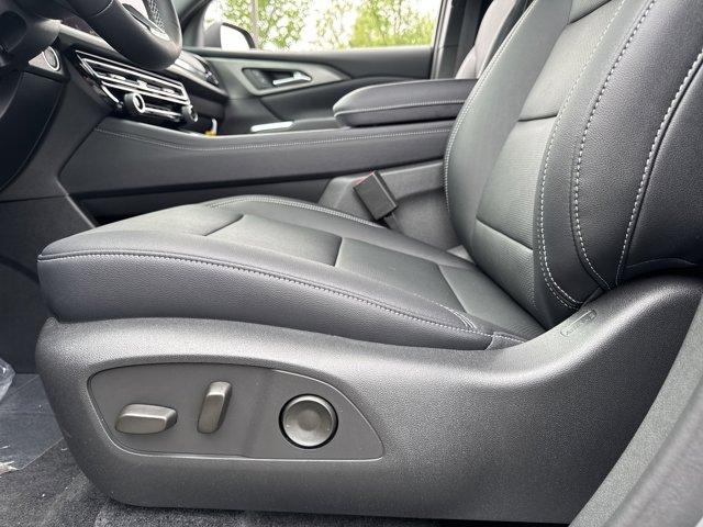 new 2025 Chevrolet Traverse car, priced at $42,859