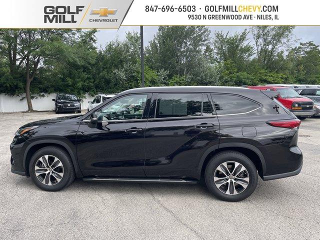 used 2022 Toyota Highlander car, priced at $39,551