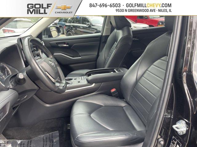 used 2022 Toyota Highlander car, priced at $39,551