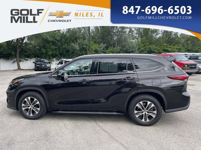 used 2022 Toyota Highlander car, priced at $37,885