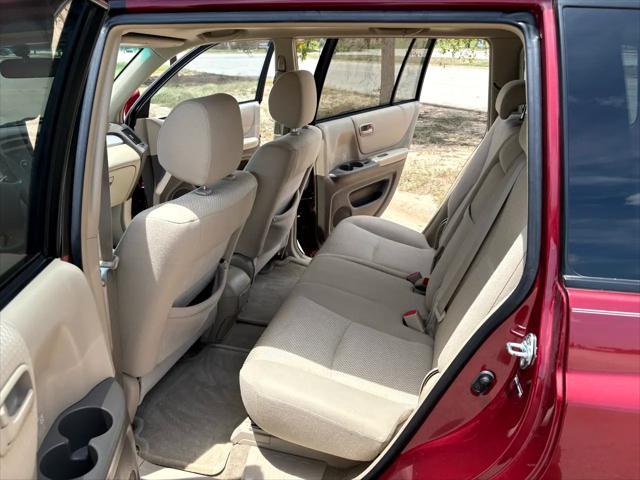 used 2004 Toyota Highlander car, priced at $13,500