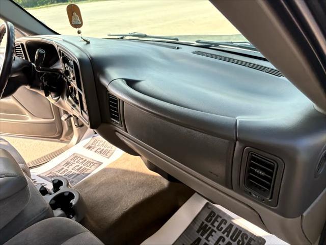 used 2006 Chevrolet Suburban car, priced at $11,900