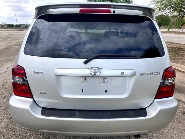 used 2004 Toyota Highlander car, priced at $12,900