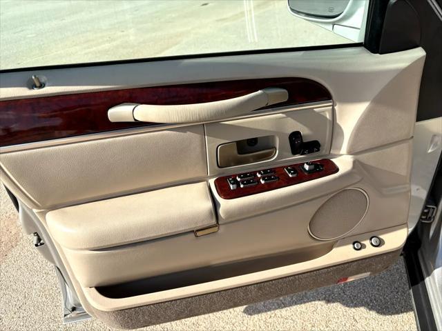 used 2004 Lincoln Town Car car, priced at $12,900