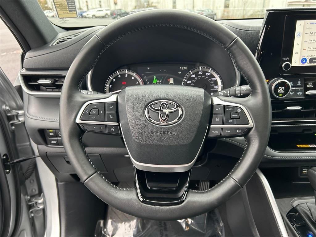 used 2024 Toyota Highlander car, priced at $42,995