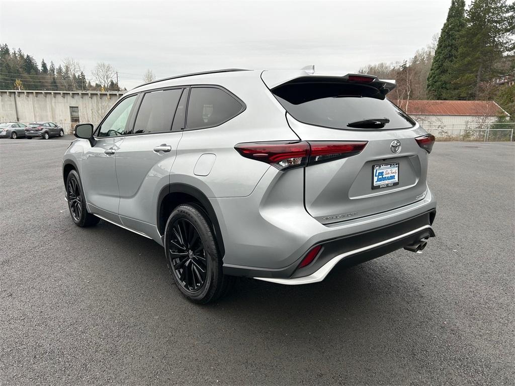 used 2024 Toyota Highlander car, priced at $42,995