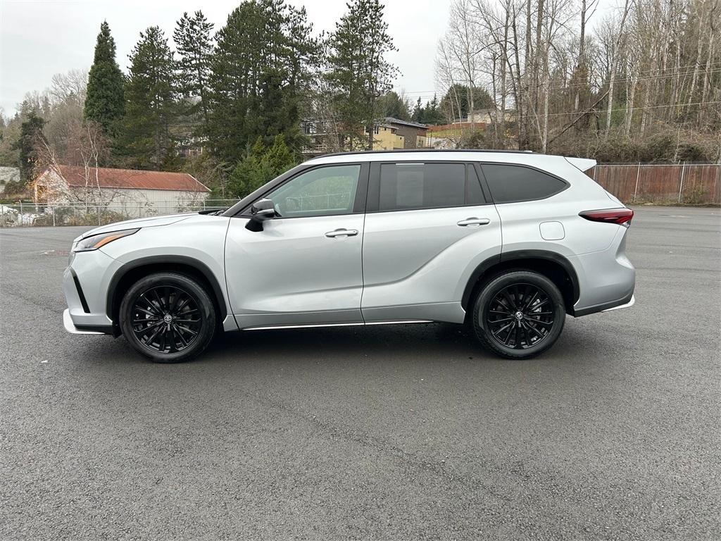 used 2024 Toyota Highlander car, priced at $42,995