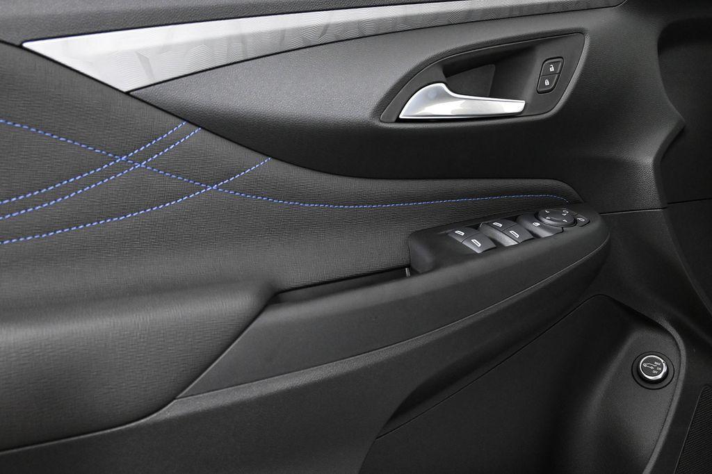 new 2025 Buick Envista car, priced at $29,075