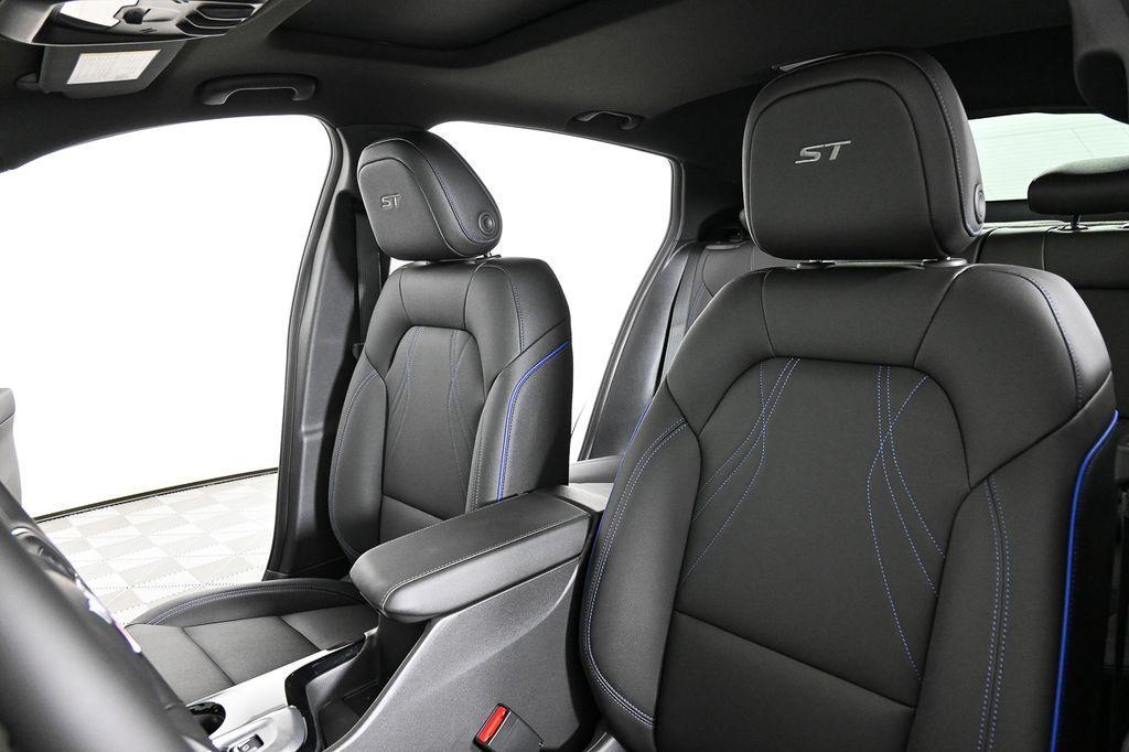 new 2025 Buick Envista car, priced at $29,075