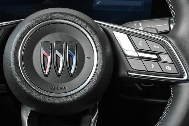 new 2025 Buick Envision car, priced at $34,390