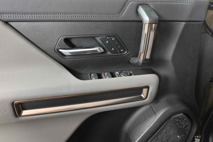 new 2025 GMC HUMMER EV SUV car, priced at $104,410