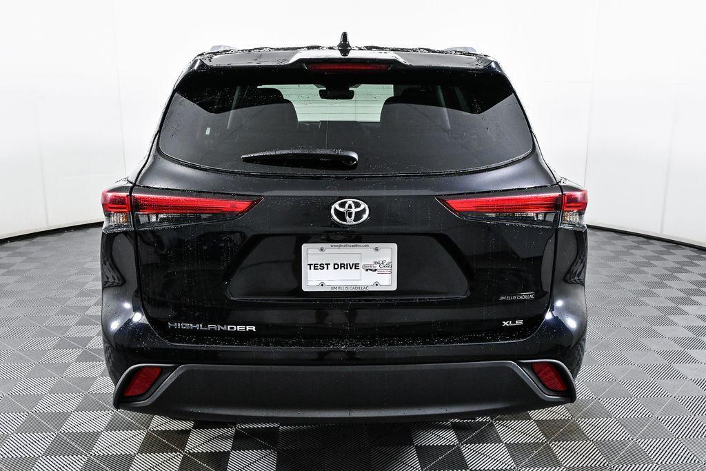 used 2023 Toyota Highlander car, priced at $40,159