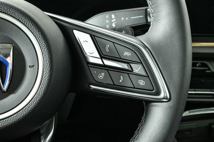 new 2025 Buick Envision car, priced at $44,095
