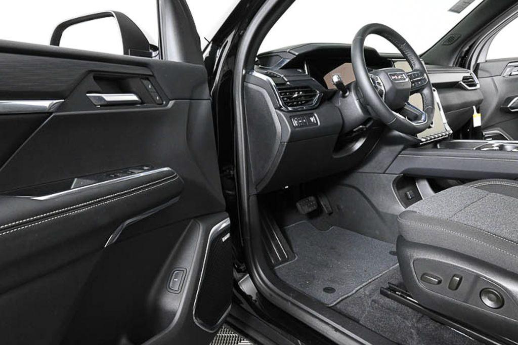 new 2025 GMC Acadia car, priced at $41,685