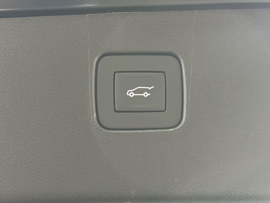 new 2025 Buick Envista car, priced at $31,085