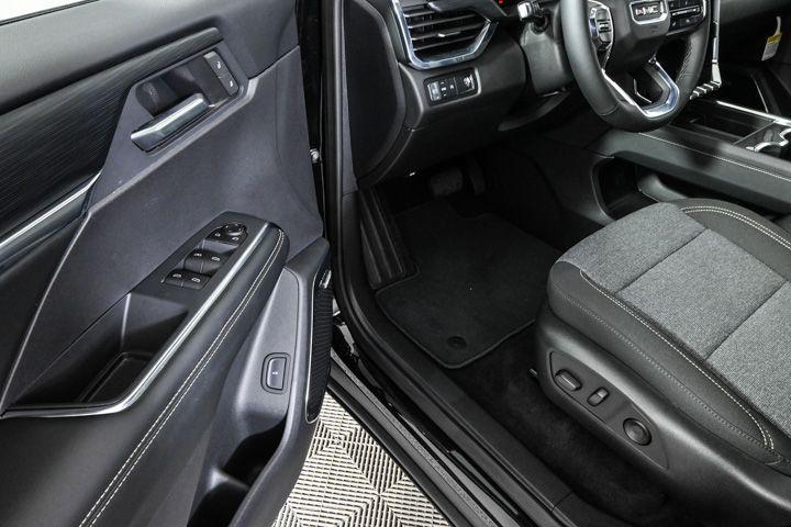 new 2025 GMC Acadia car, priced at $42,785