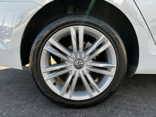 used 2015 Volkswagen Golf SportWagen car, priced at $10,990