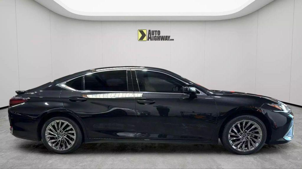 used 2024 Lexus ES 300h car, priced at $36,590