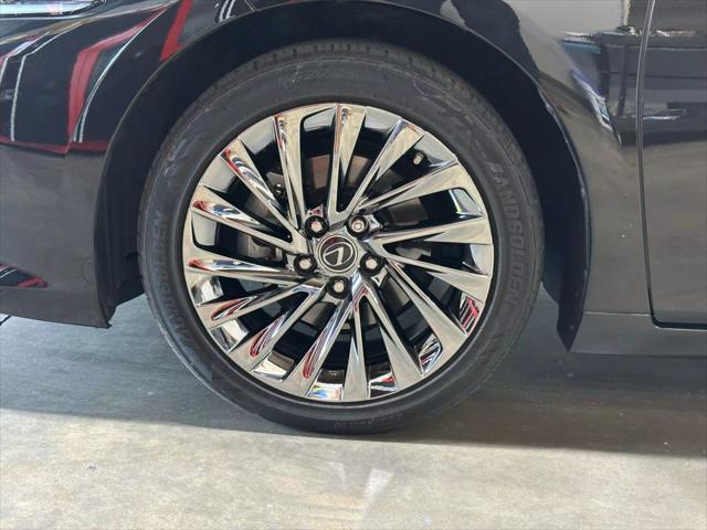 used 2024 Lexus ES 300h car, priced at $37,990