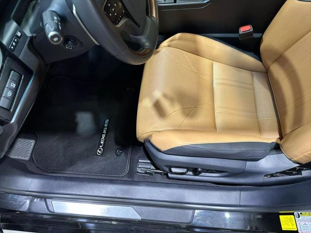 used 2024 Lexus ES 300h car, priced at $37,990