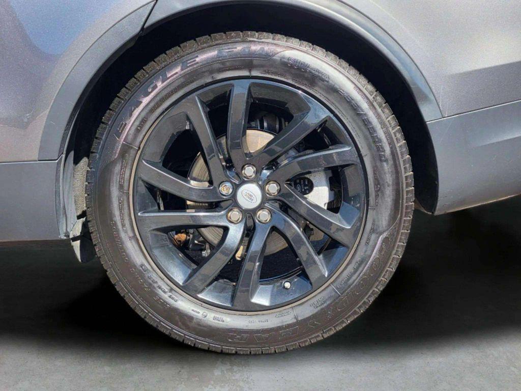 used 2018 Land Rover Discovery car, priced at $18,890