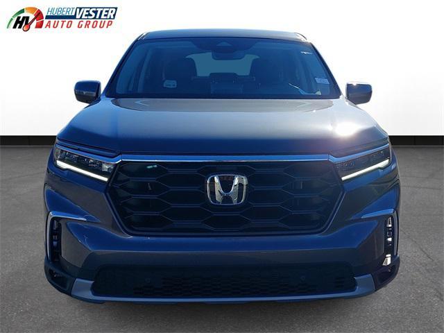 new 2025 Honda Pilot car, priced at $43,895