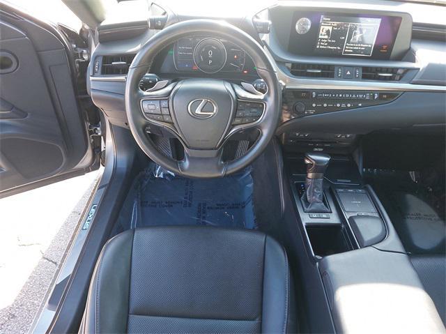 used 2019 Lexus ES 300h car, priced at $25,997