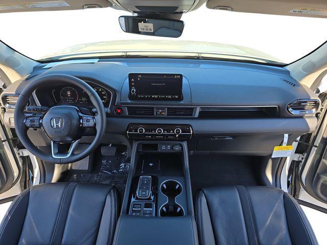 new 2025 Honda Pilot car, priced at $47,550