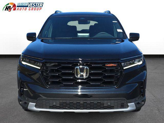 new 2025 Honda Pilot car, priced at $50,895