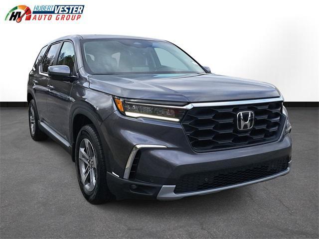 new 2025 Honda Pilot car, priced at $43,895