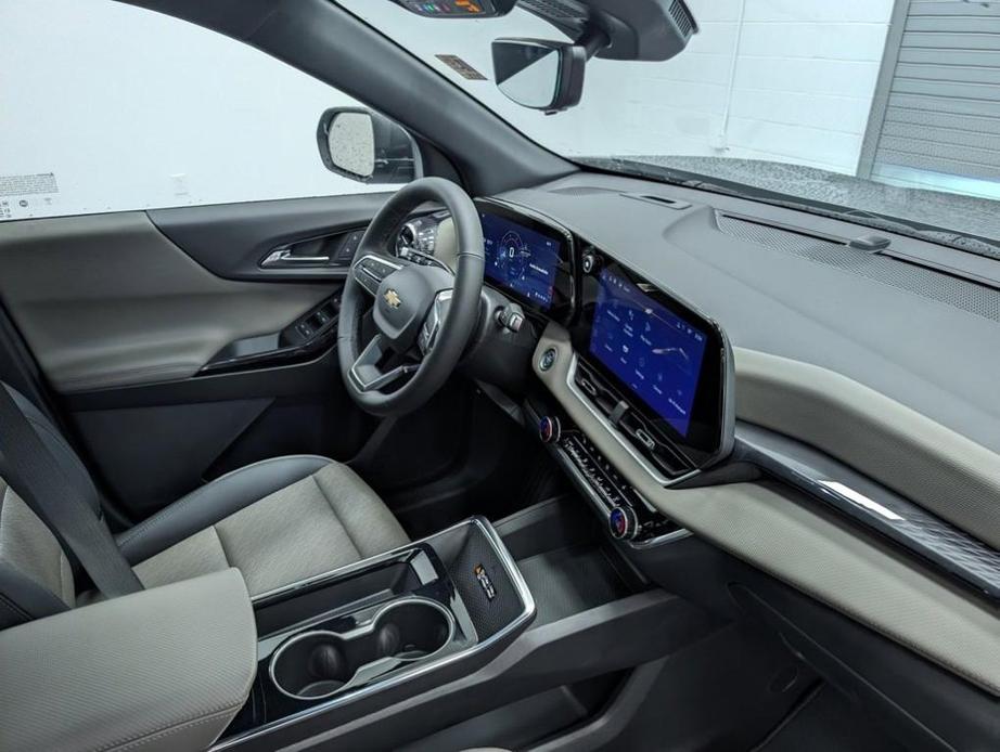 new 2025 Chevrolet Equinox car, priced at $30,830