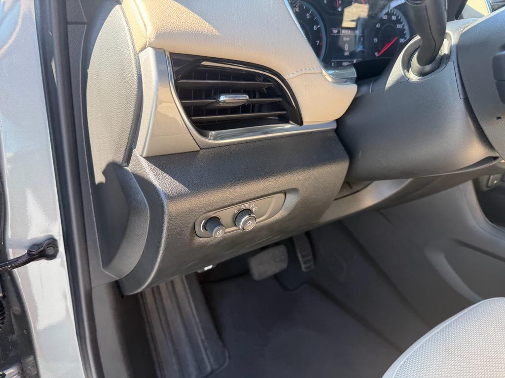 used 2023 Chevrolet Traverse car, priced at $27,000