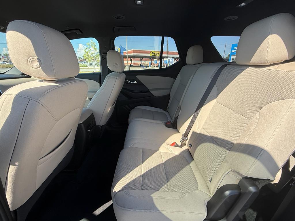 used 2023 Chevrolet Traverse car, priced at $27,000