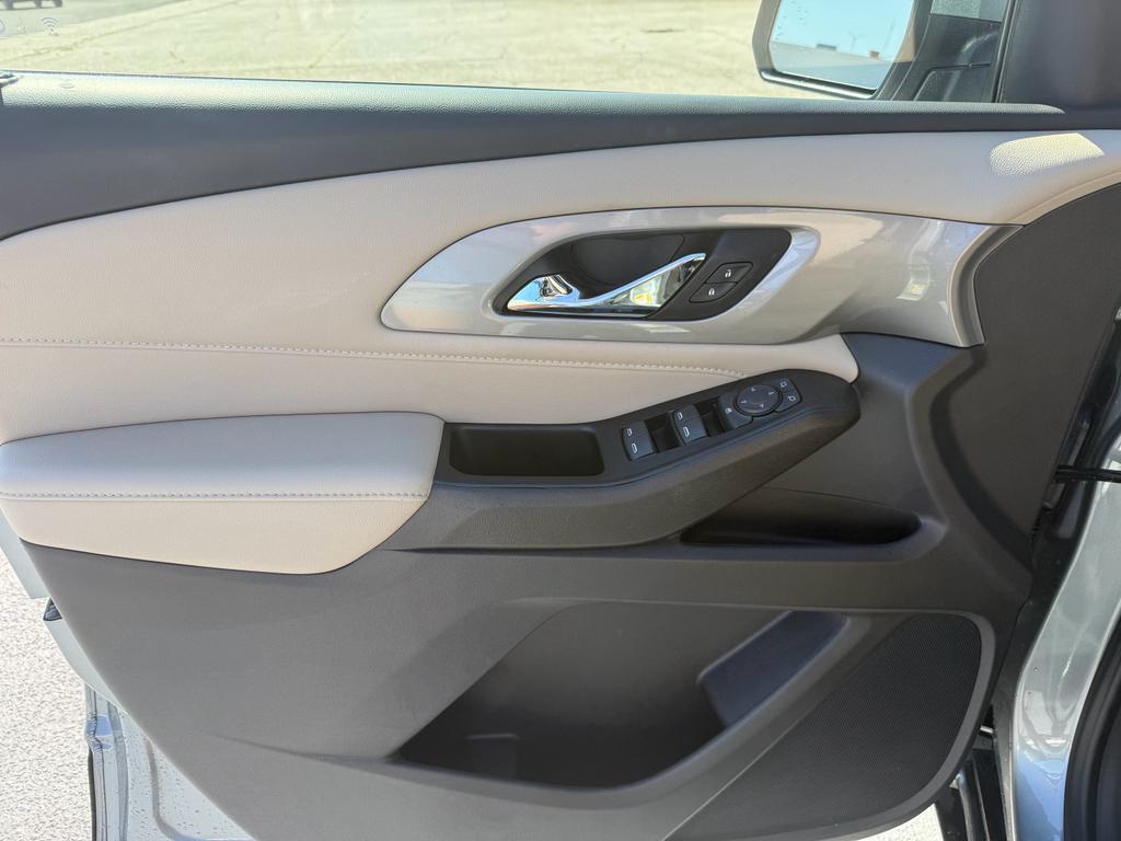 used 2023 Chevrolet Traverse car, priced at $27,000