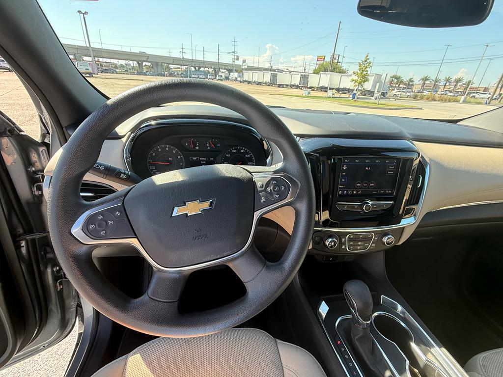 used 2023 Chevrolet Traverse car, priced at $27,000