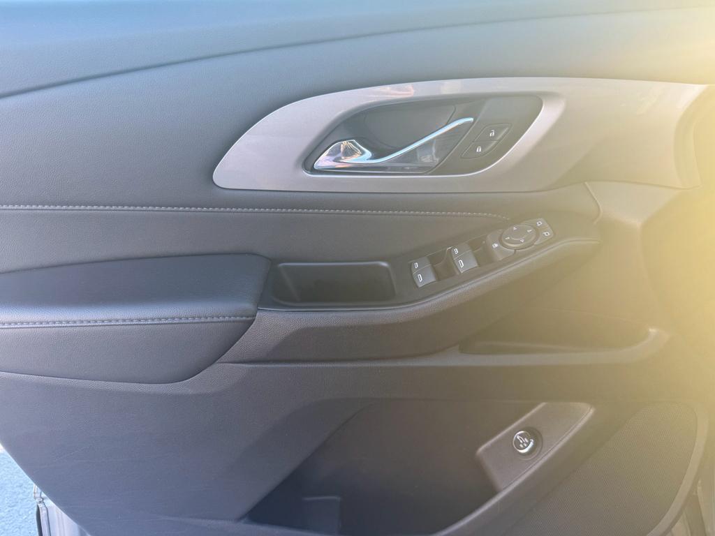 used 2023 Chevrolet Traverse car, priced at $26,795