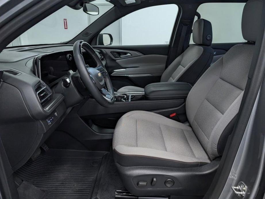 used 2024 Chevrolet Traverse car, priced at $43,888