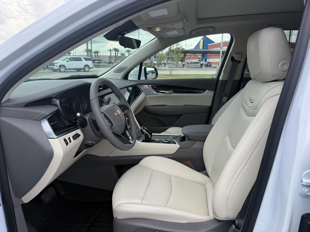 used 2024 Cadillac XT6 car, priced at $52,990