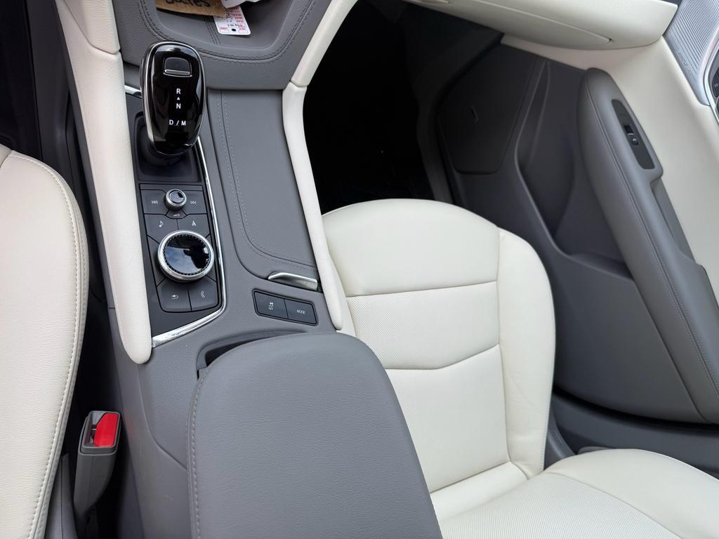 used 2024 Cadillac XT6 car, priced at $52,990