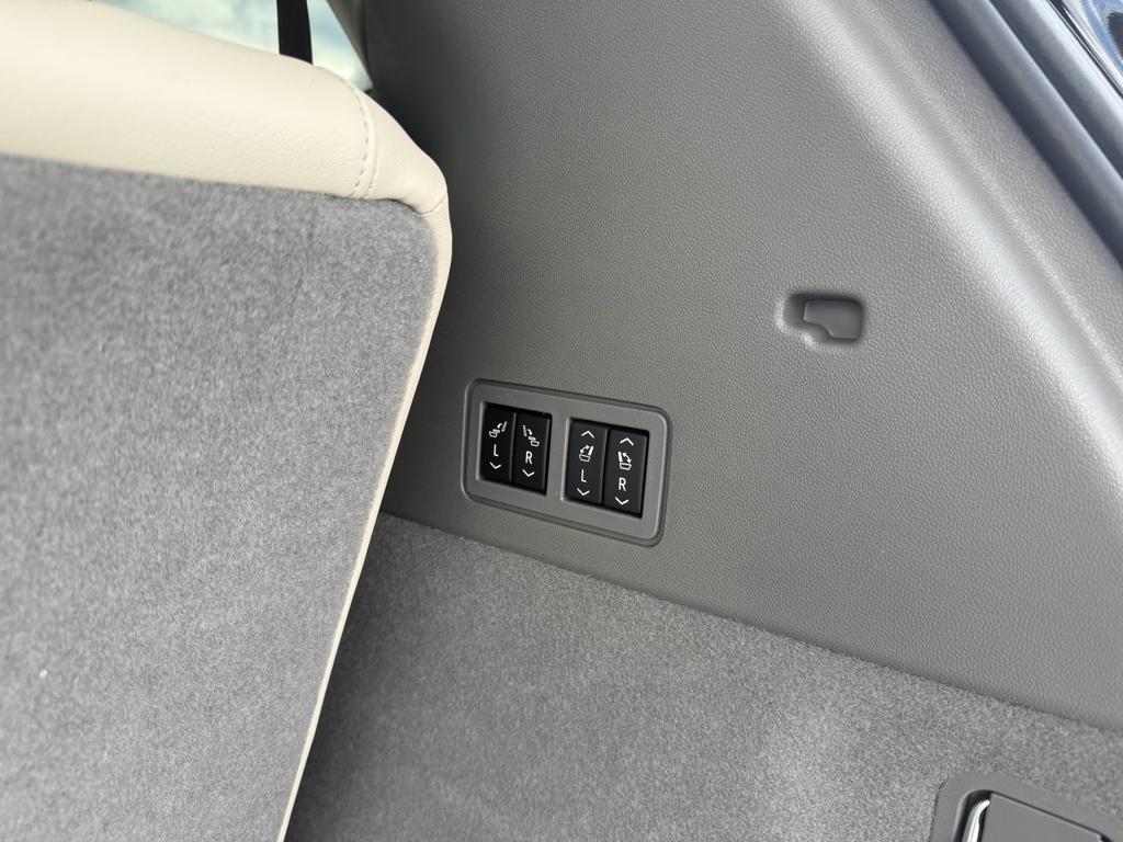 used 2024 Cadillac XT6 car, priced at $52,990